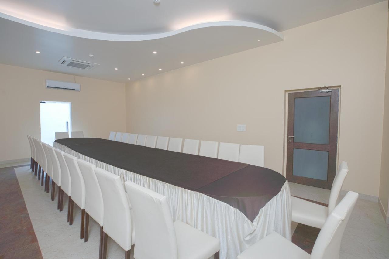 Hotel Le Castle Rudrapur Exterior photo